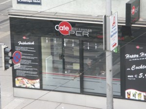 Firmenschild und Lesbarkeit